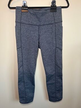 Athleta Chaturanga To Town High Rise Capri Leggings pocket Gray Space Dye Medium
